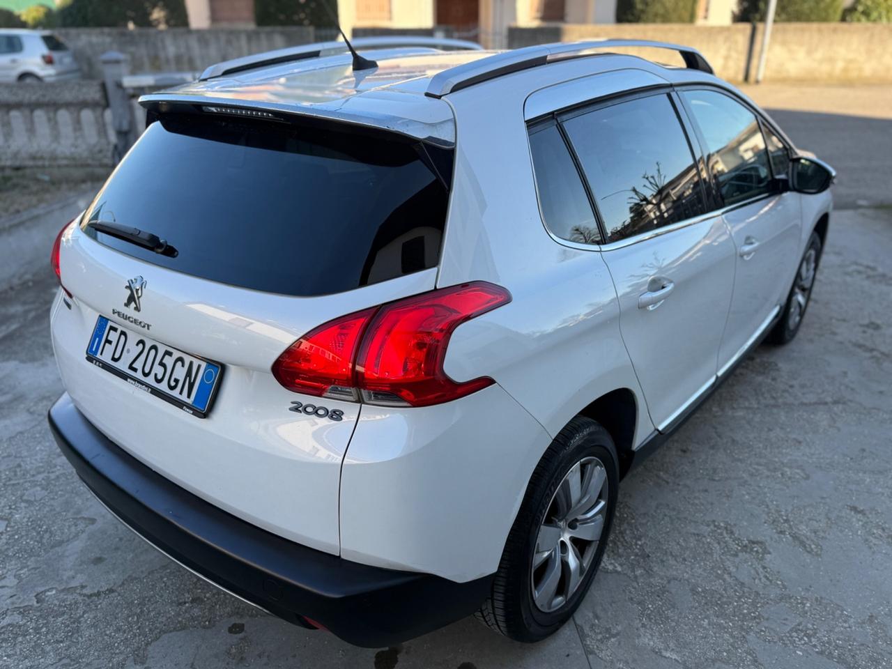 PEUGEOT 2008 1.2 BENZINA POCHI KM EURO6b 2016