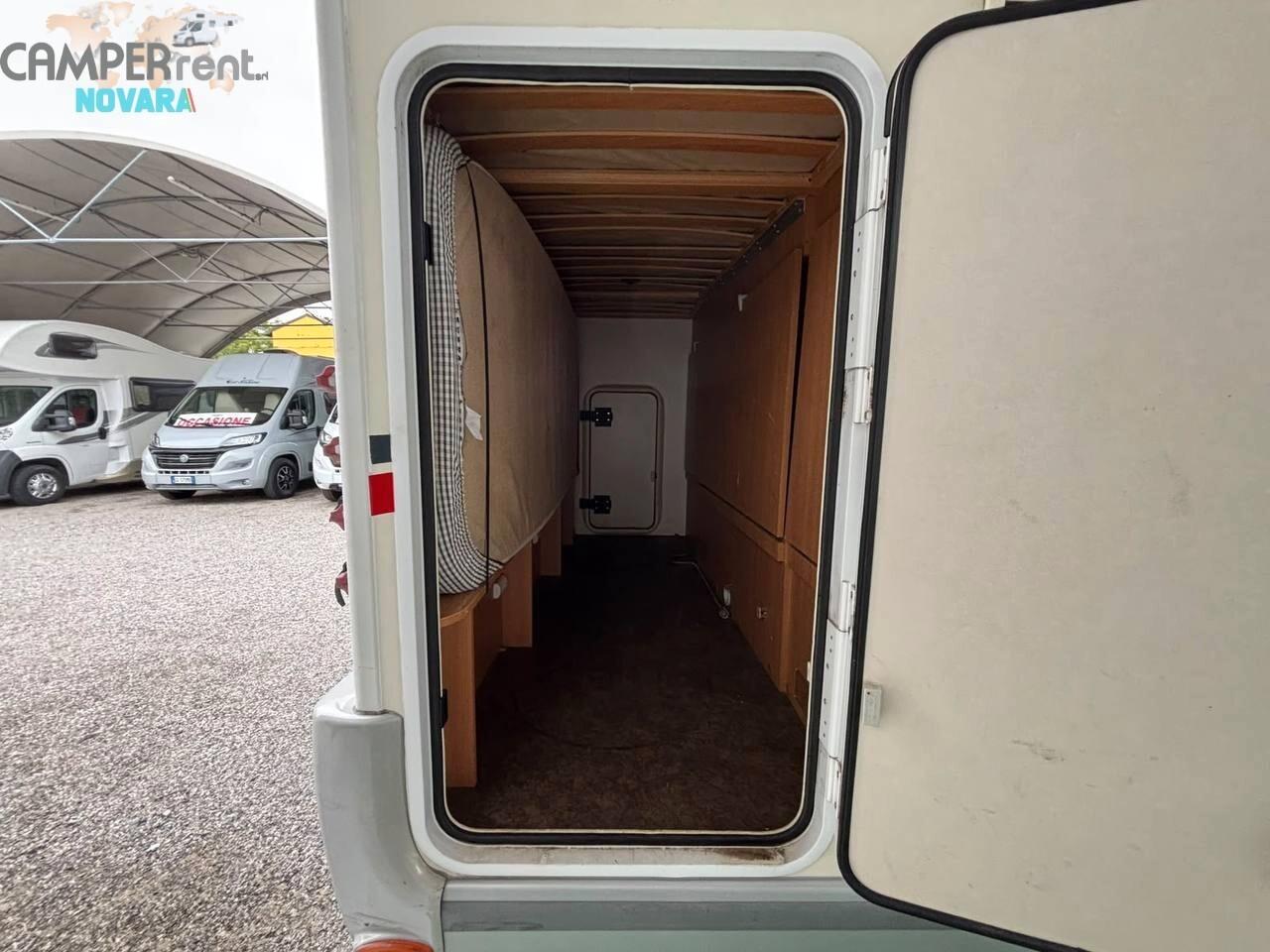 CHALLENGER GENESIS 65 - mansardato con doppia Dinette e letti a castello in coda