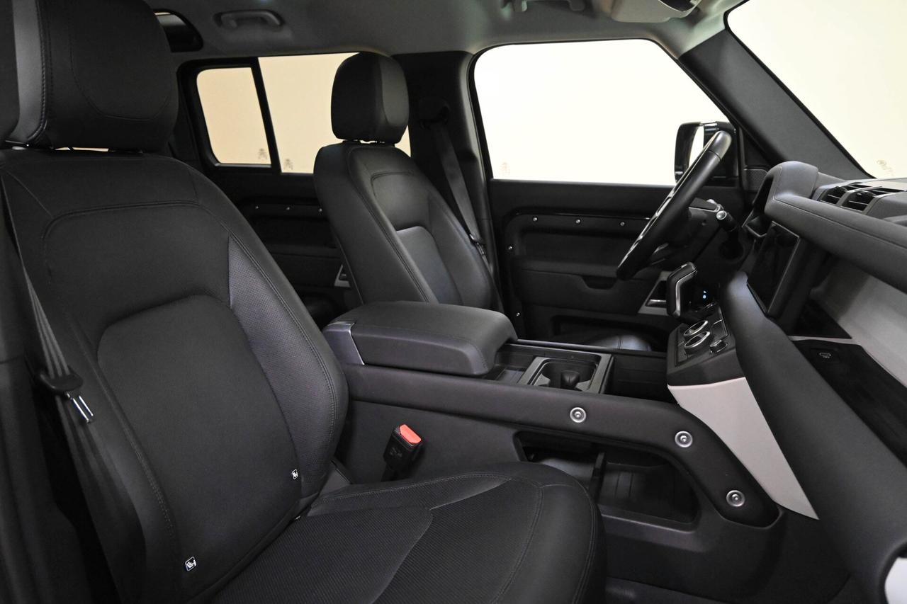 LAND ROVER Defender (2019) Defender 110 3.0D I6...