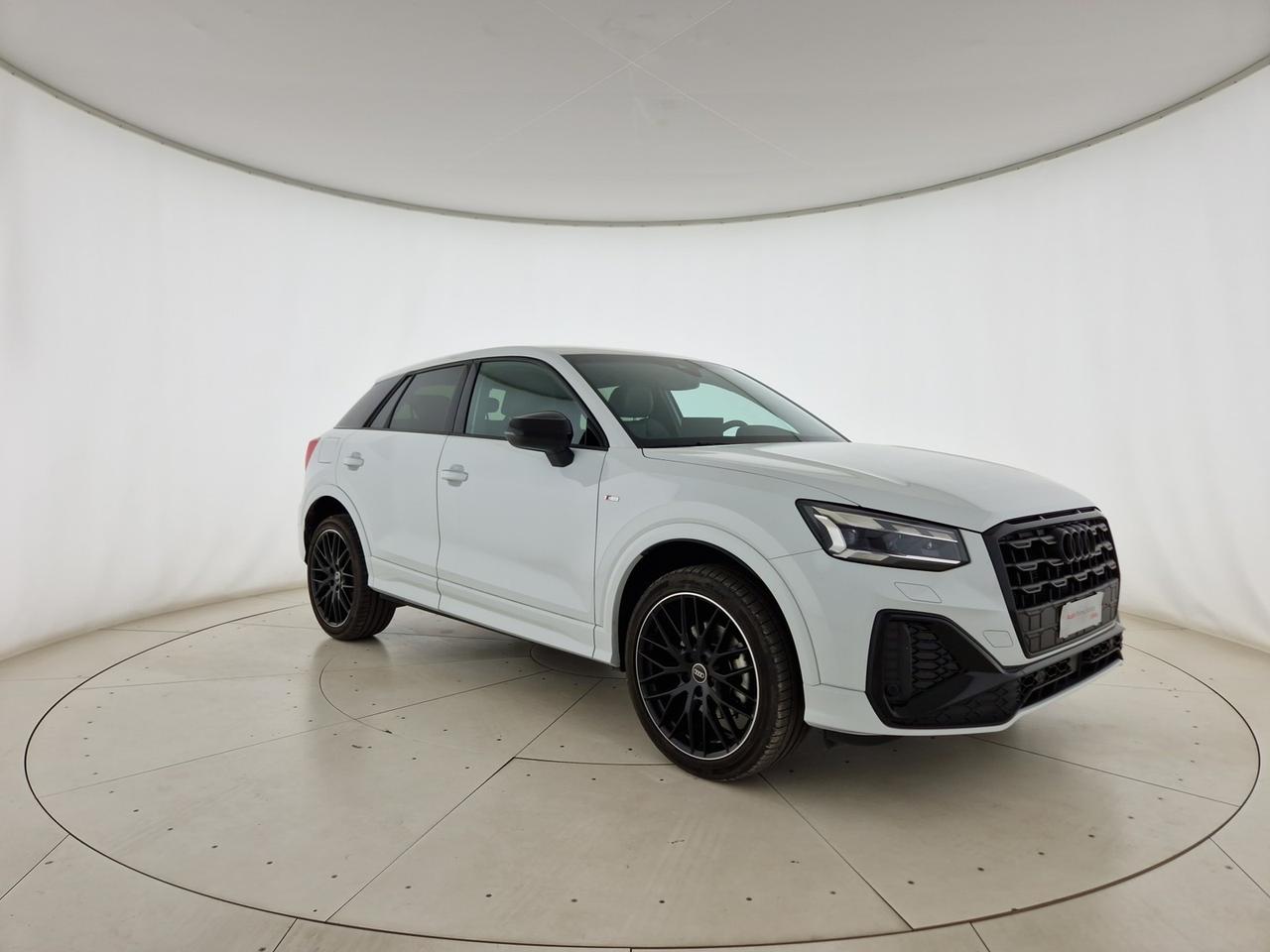 Audi Q2 35 1.5 tfsi identity black s-tronic