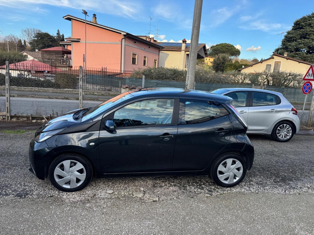 Toyota Aygo 1.0 VVT-i 69 CV 5 porte x-black TSS