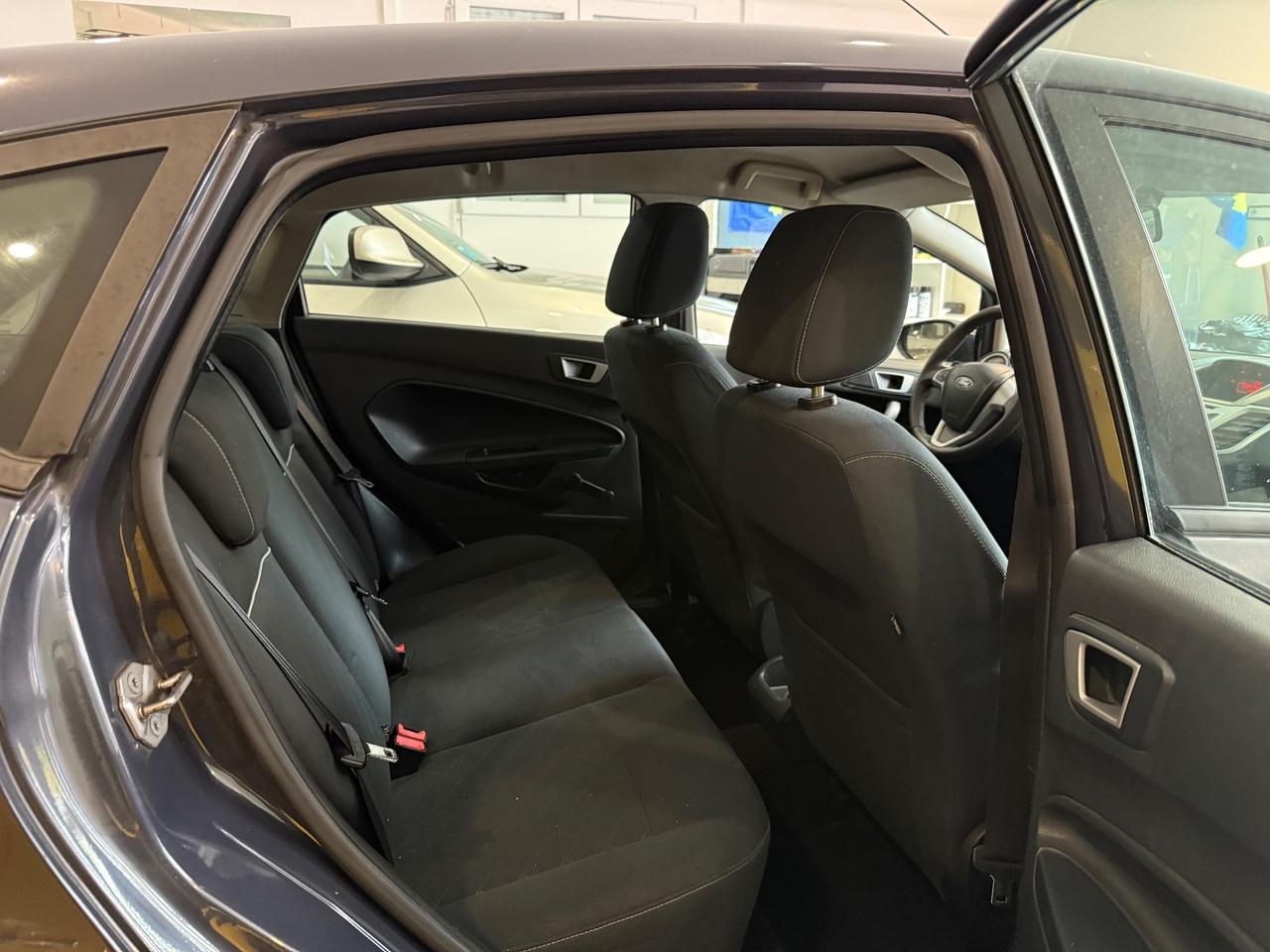 Ford Fiesta 1.2 BENZINA ANNO 2011 neopatentati