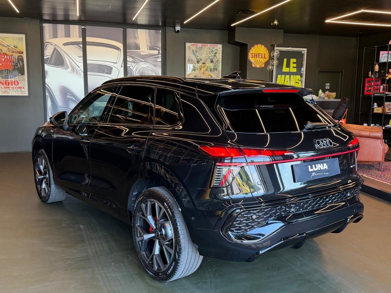 Audi Q3 TFSI quattro S tronic line edition -265cv-