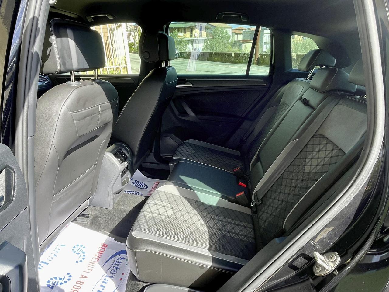 Volkswagen Tiguan 2.0 TDI 150 CV SCR DSG R-Line Fari IQ.LIGHT LED MATRIX--Digital Cockpit Pro 10,25", Navi