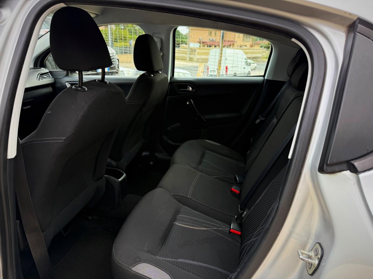 Peugeot 208 PureTech 82 5 porte Access Unico Proprietario Garanzia 12 Mesi