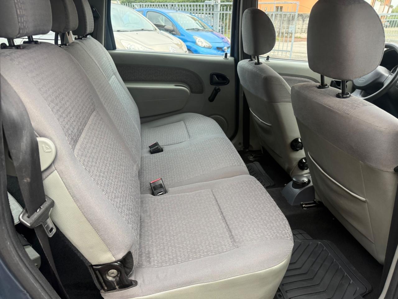 Dacia Logan MCV 1.6 16V 5 posti Lauréate