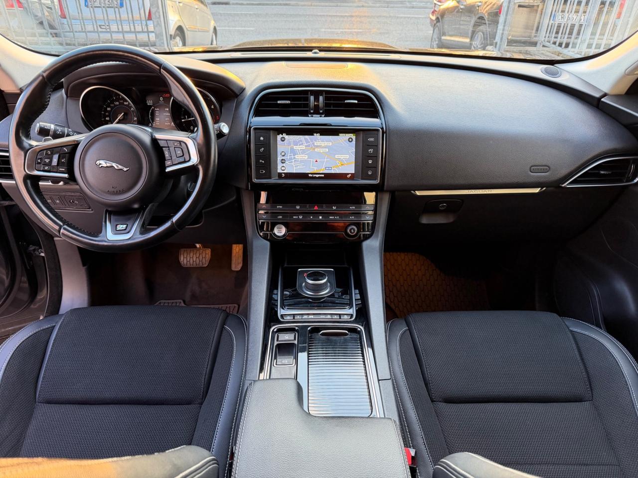 Jaguar F-Pace 2.0 D 180CV R-Sport BLACK EDITION 30 di 100