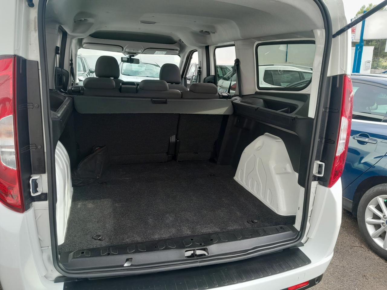 Fiat Doblo 1.6 MJT 16V 120CV Lounge Maxi