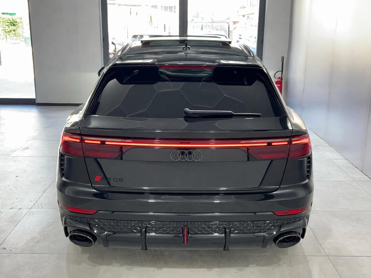 Audi Q8 RS TFSI V8 quattro tiptronic