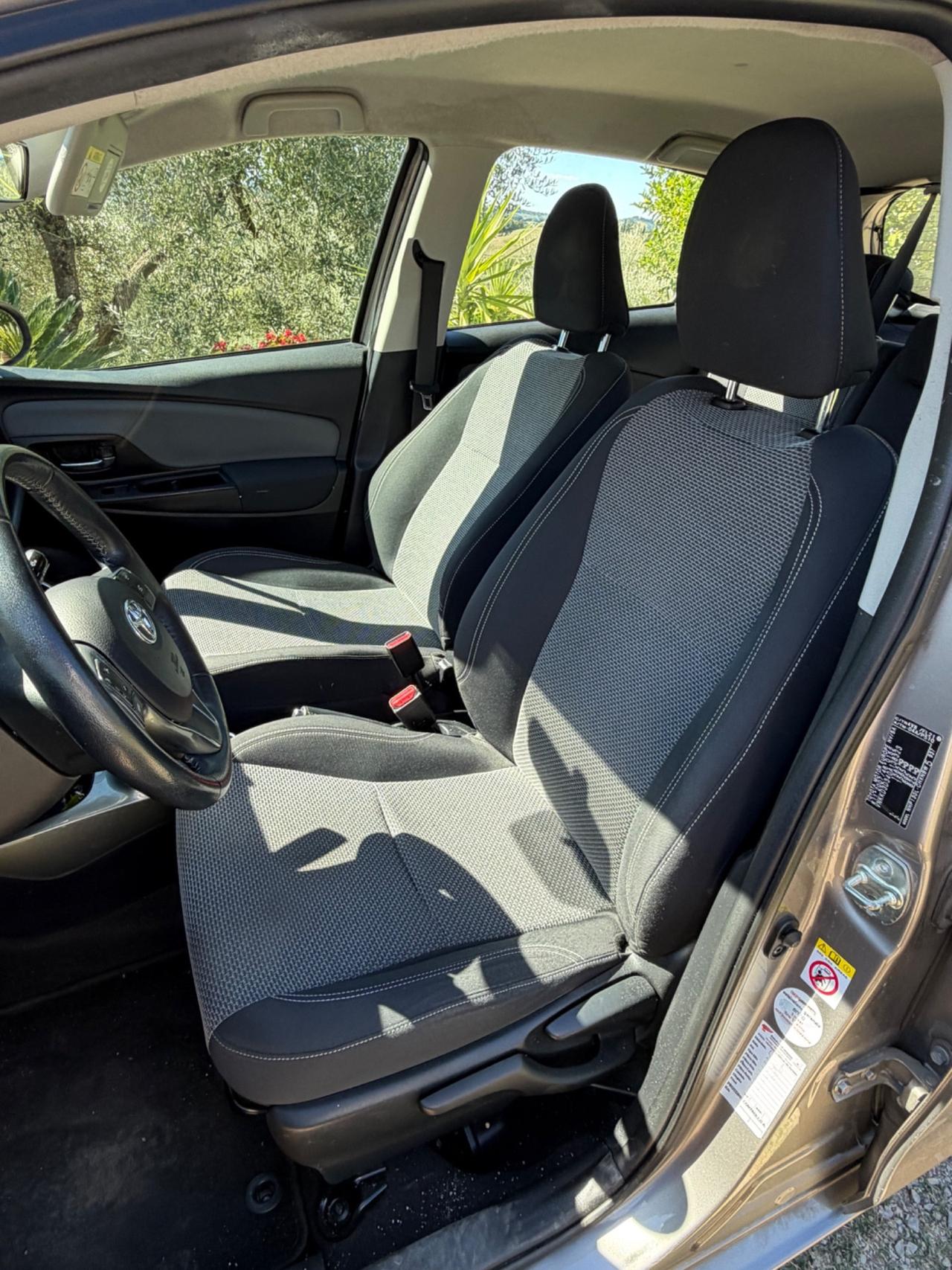 Toyota Yaris 1.5 Hybrid 5 porte by Glamour