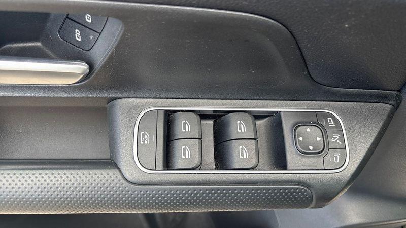 Mercedes-Benz GLB - X247 2019 180 D Premium 8G-DCT