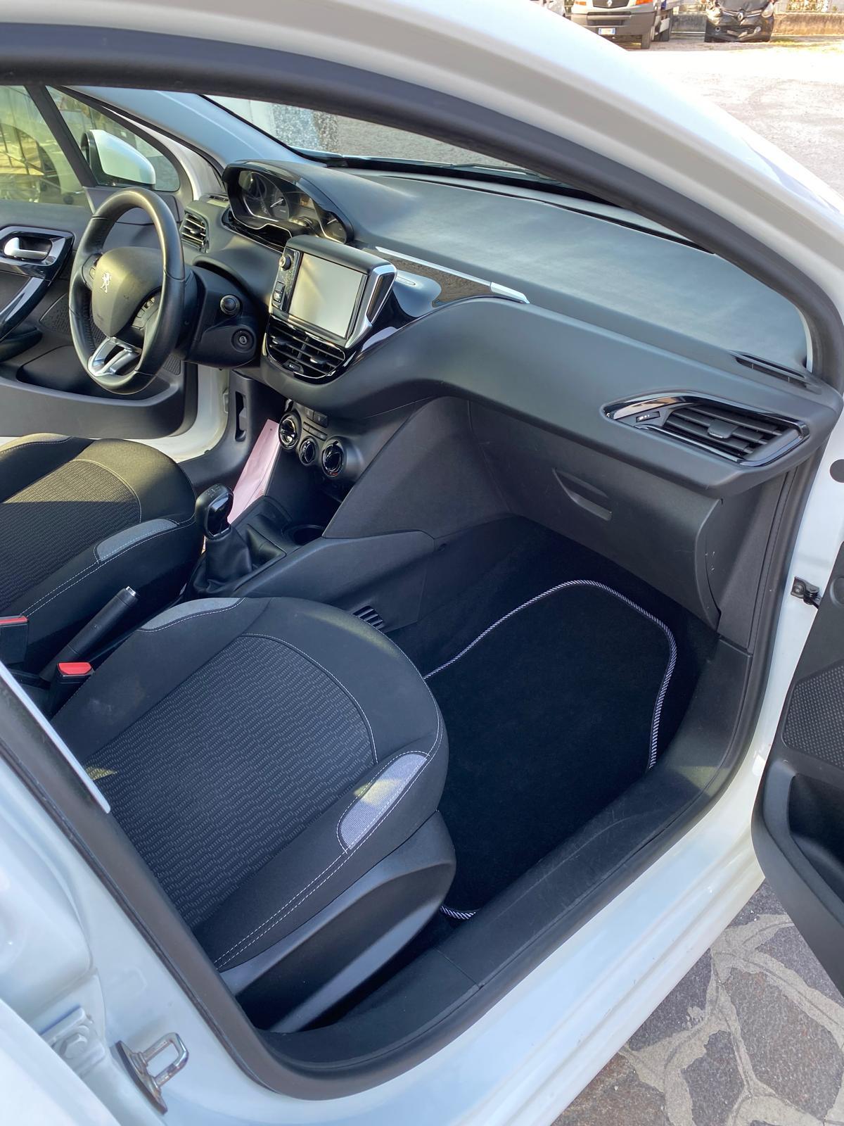 Peugeot 208 5 Porte 208 5p 1.2 puretech Active 82cv