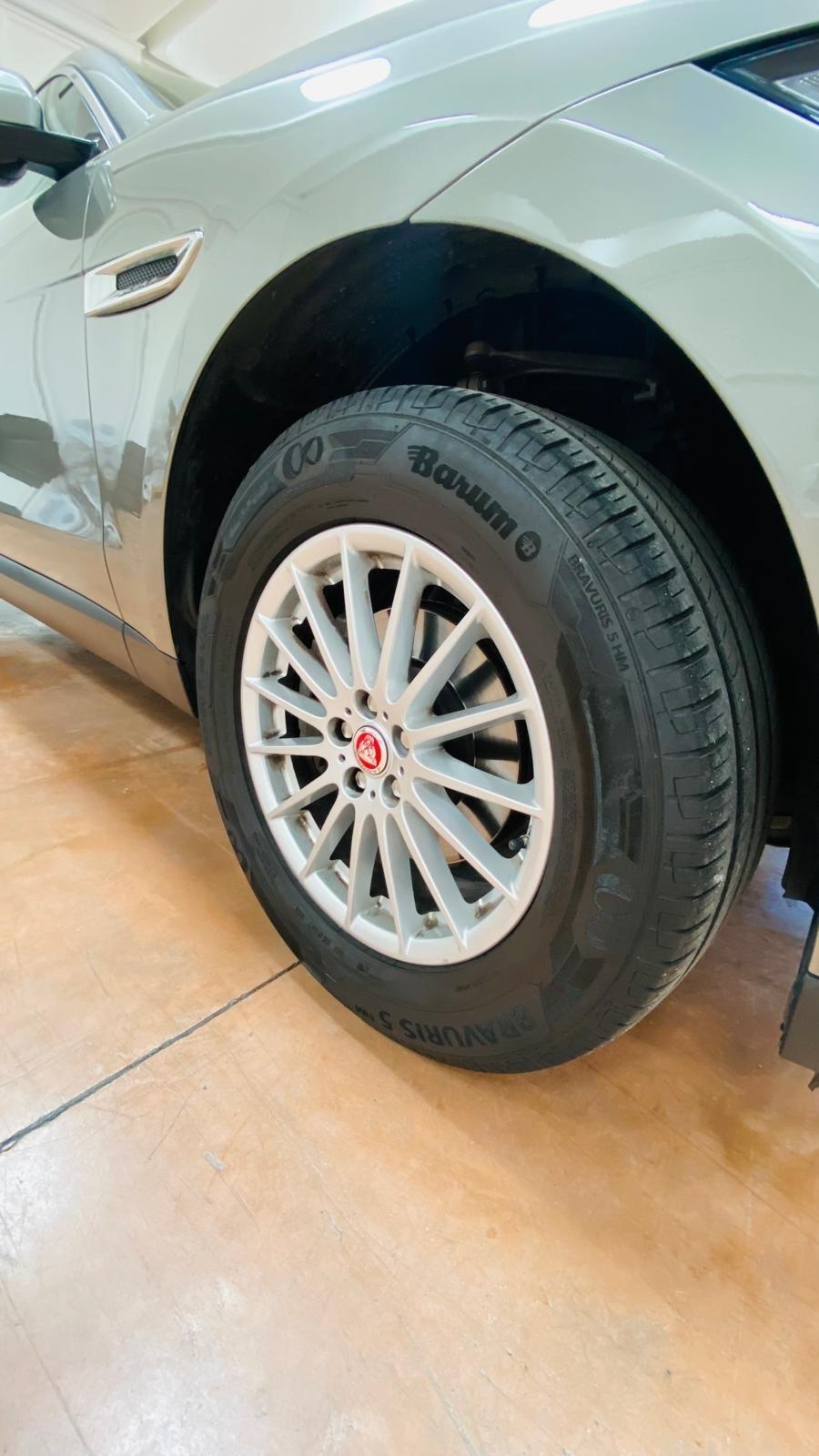 Jaguar F-Pace 2.0 D 180 CV AWD Prestige