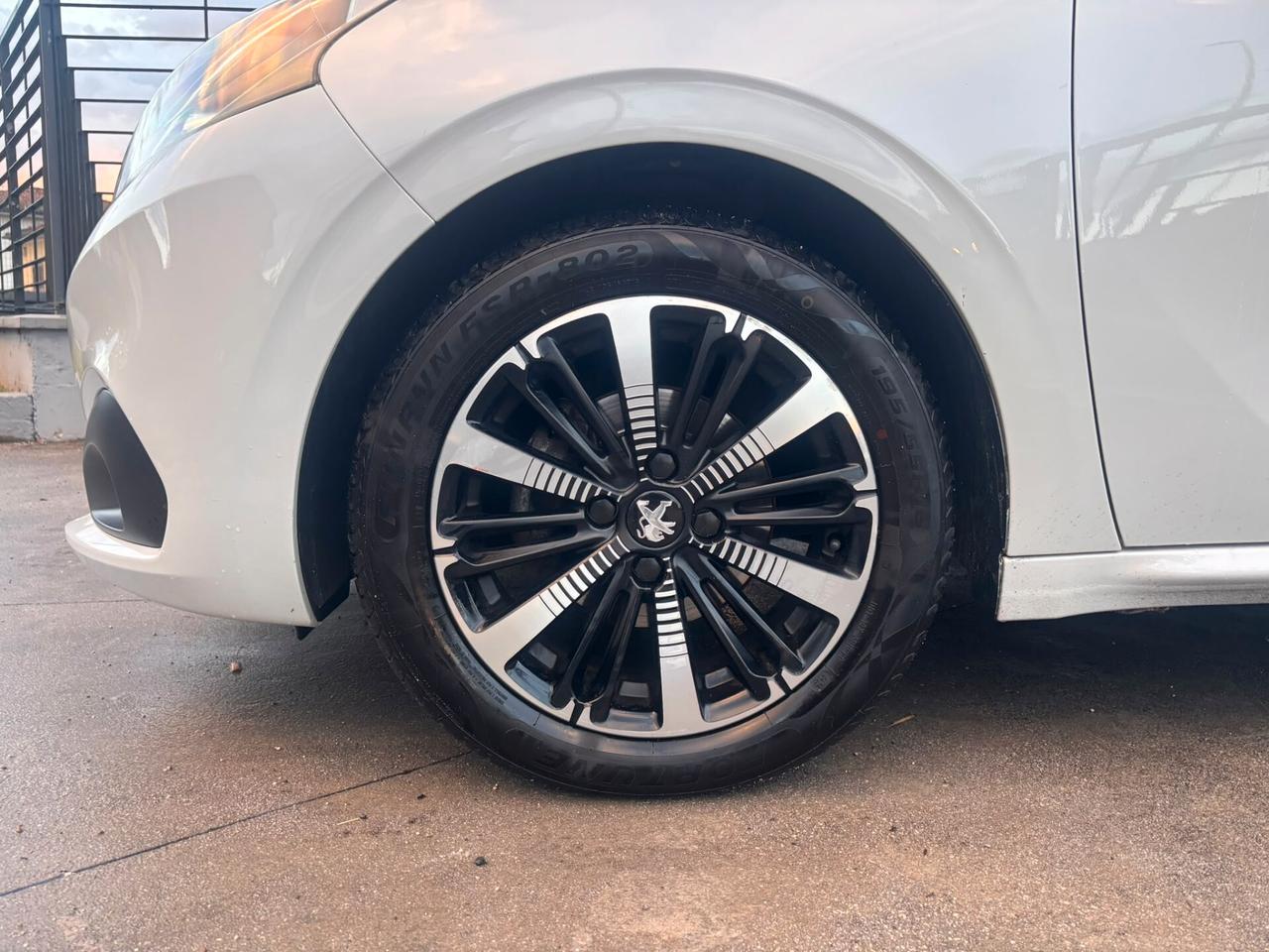 Peugeot 208 PureTech 82 5 porte Allure