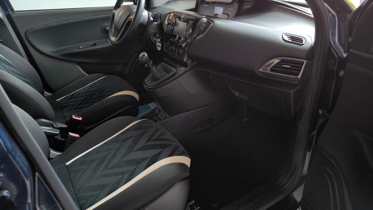 Lancia Ypsilon 1.2 69 CV 5 porte GPL Ecochic Silver