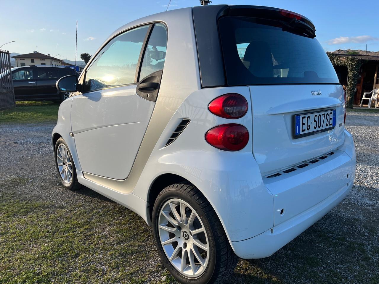 Smart ForTwo 52 kW MHD coupé White Tailor Made