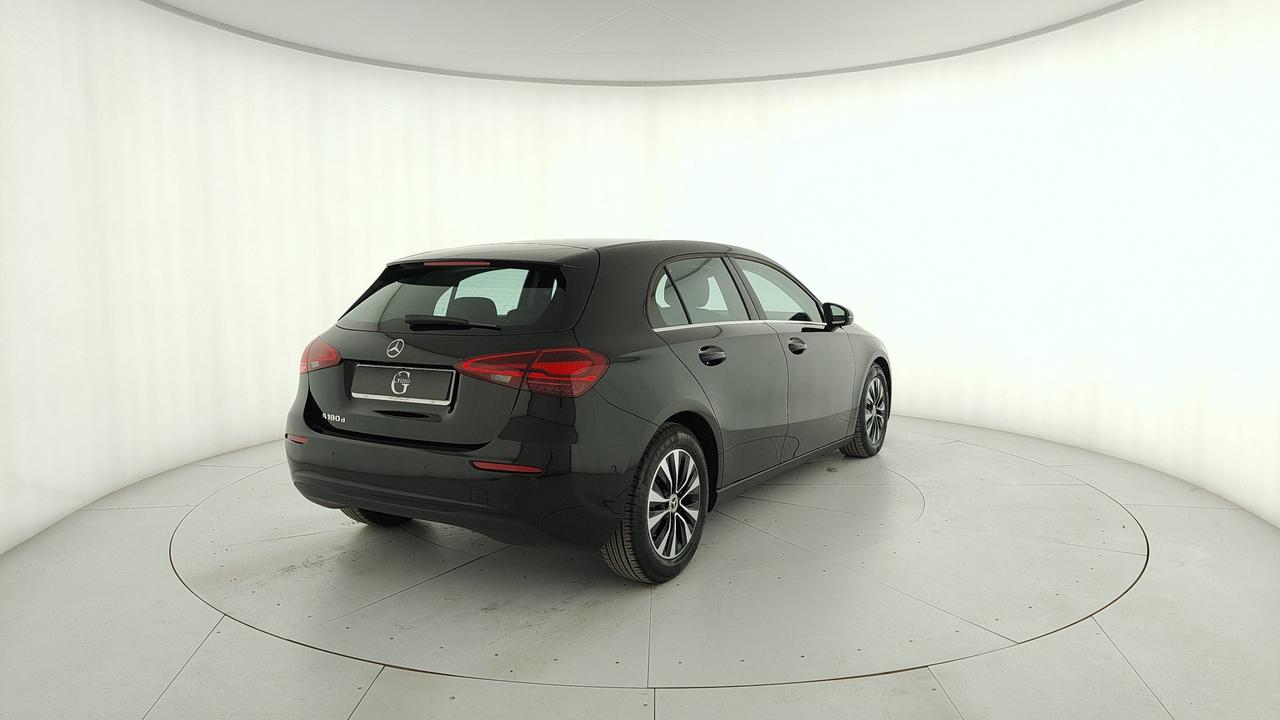 Mercedes-Benz A 180 d Advanced auto