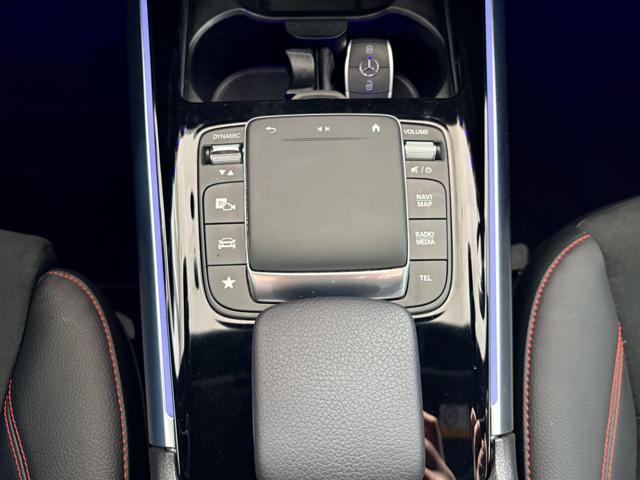 MERCEDES-BENZ GLA 180 d Premium AMG Night Pack AMBIENT * NEOPATENTATI *