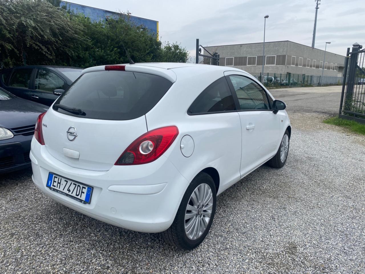 Opel Corsa 1.2 3 porte Club