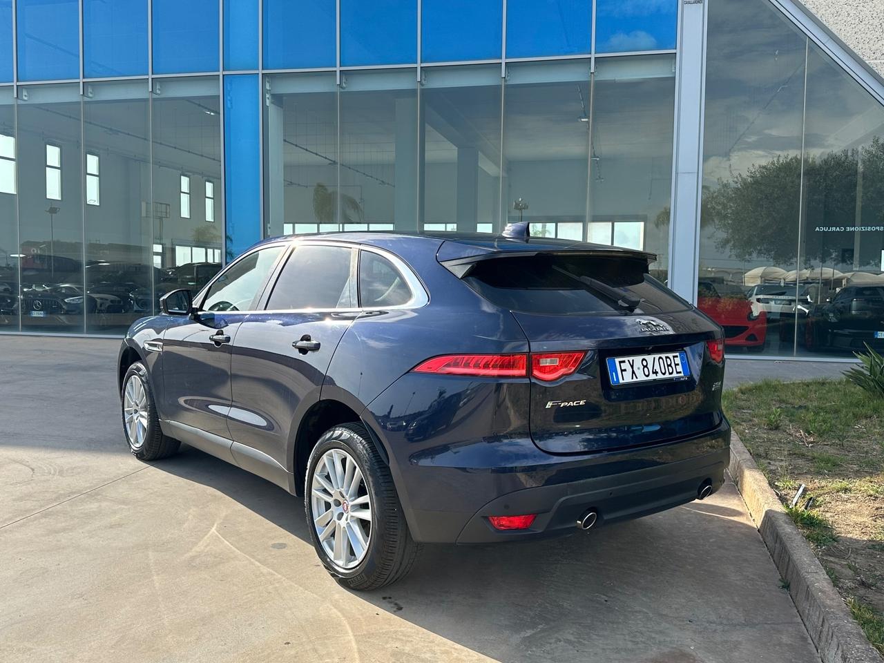 Jaguar F-Pace 2.0d Pure 240cv possibilità noleggio no scoring