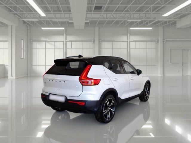 VOLVO XC40 T5 Recharge Plug-in Hybrid R-design