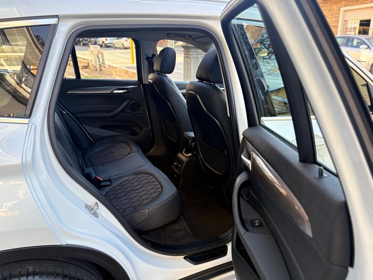 BMW X1 SDrive20d xLine FULL/LED/NAV/TETTO