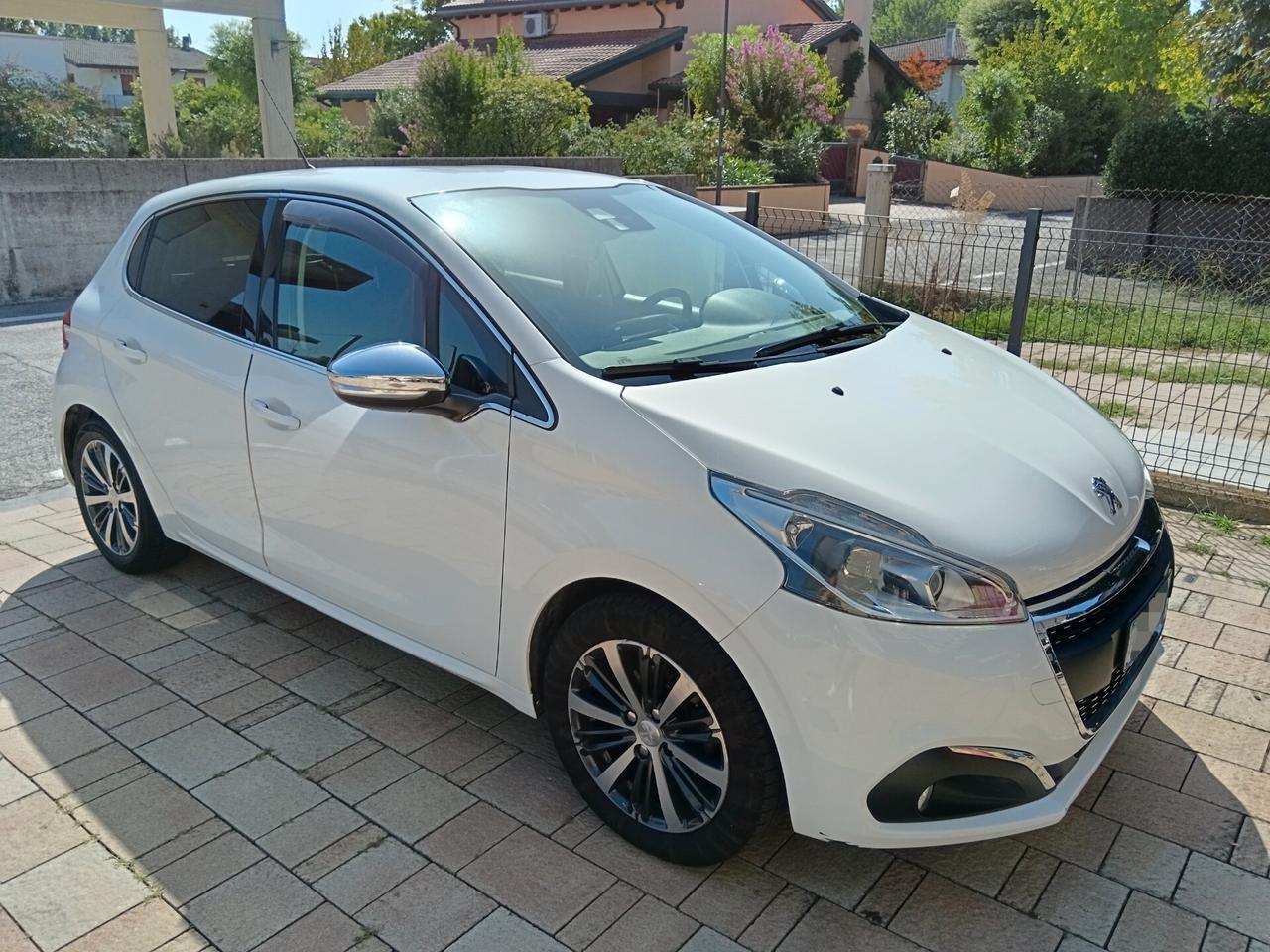 Peugeot 208 PureTech 82 5p. GPL Allure
