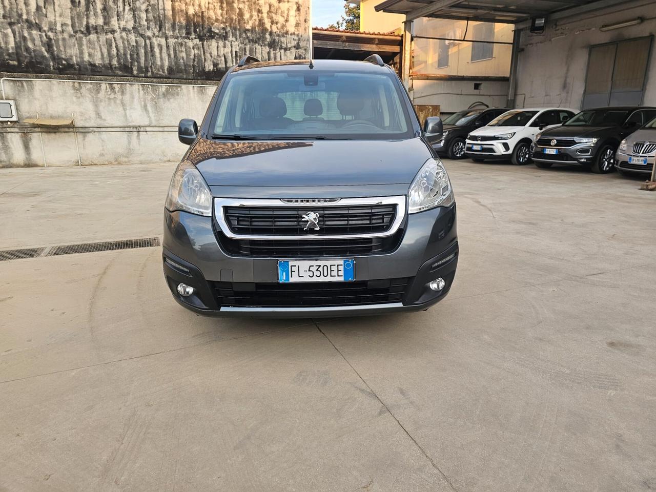 Peugeot Partner Tepee BlueHDi 100 Outdoor