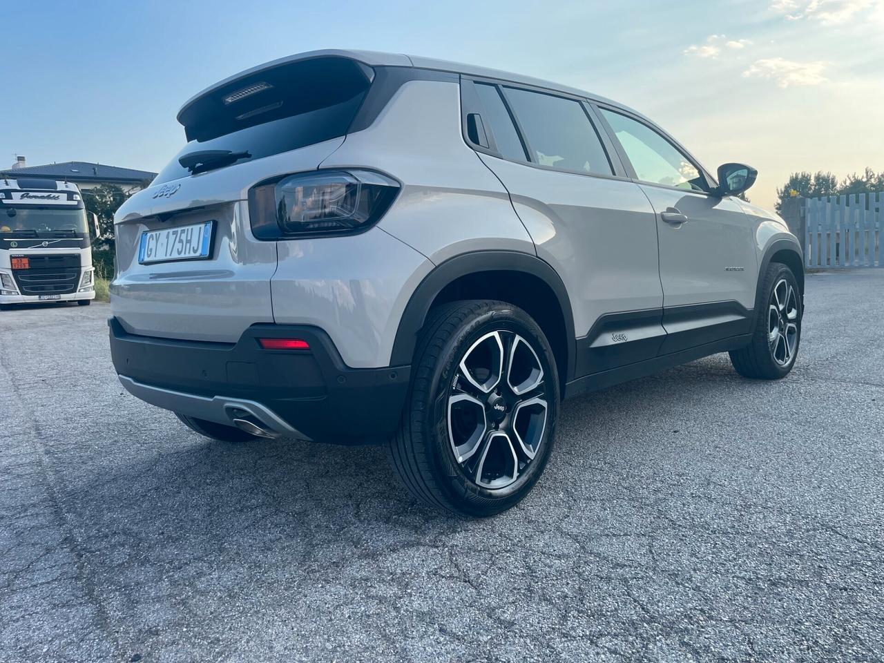 Jeep Avenger 1.2 Turbo 100 CV Summit si neopatenati