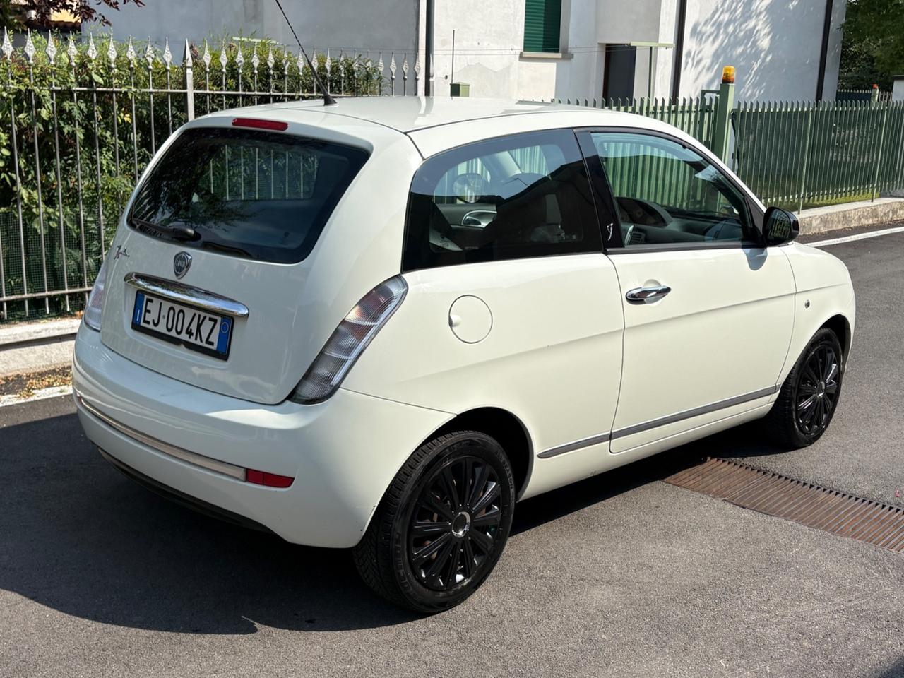 Lancia Ypsilon 1.2 69 CV Platinum NEOPATENTATI