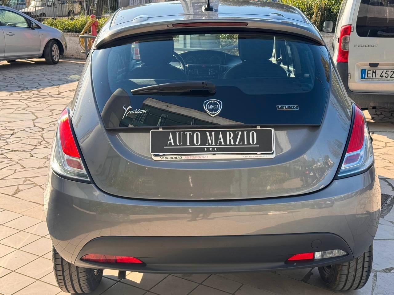 Lancia Ypsilon 1.0 FireFly 5 porte S&S Hybrid Ecochic Silver
