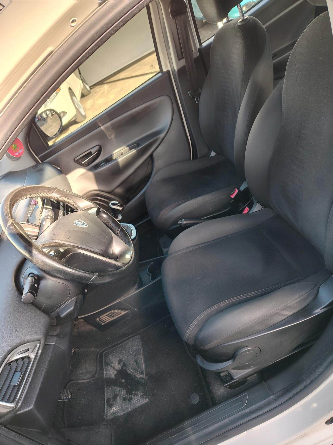 Lancia Ypsilon 0.9 TwinAir 85 CV 5 porte Metano Ecochic Gold