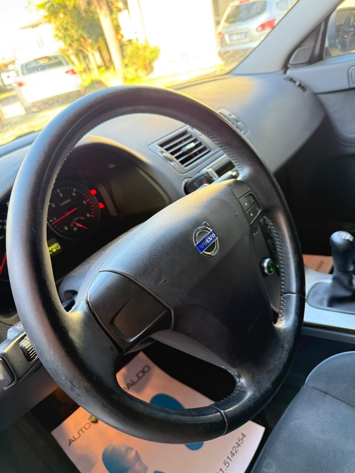 Volvo V50 D2 R-design