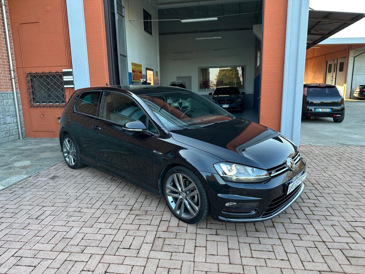 Volkswagen Golf 150cv R.LINE