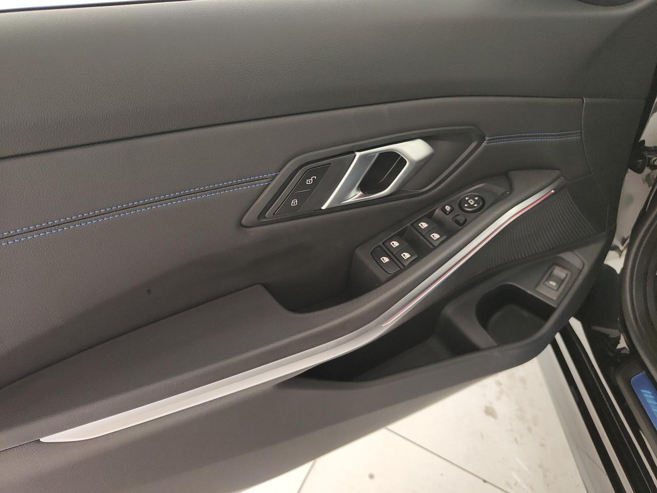 BMW 320d Touring mhev 48V xdrive MSport auto