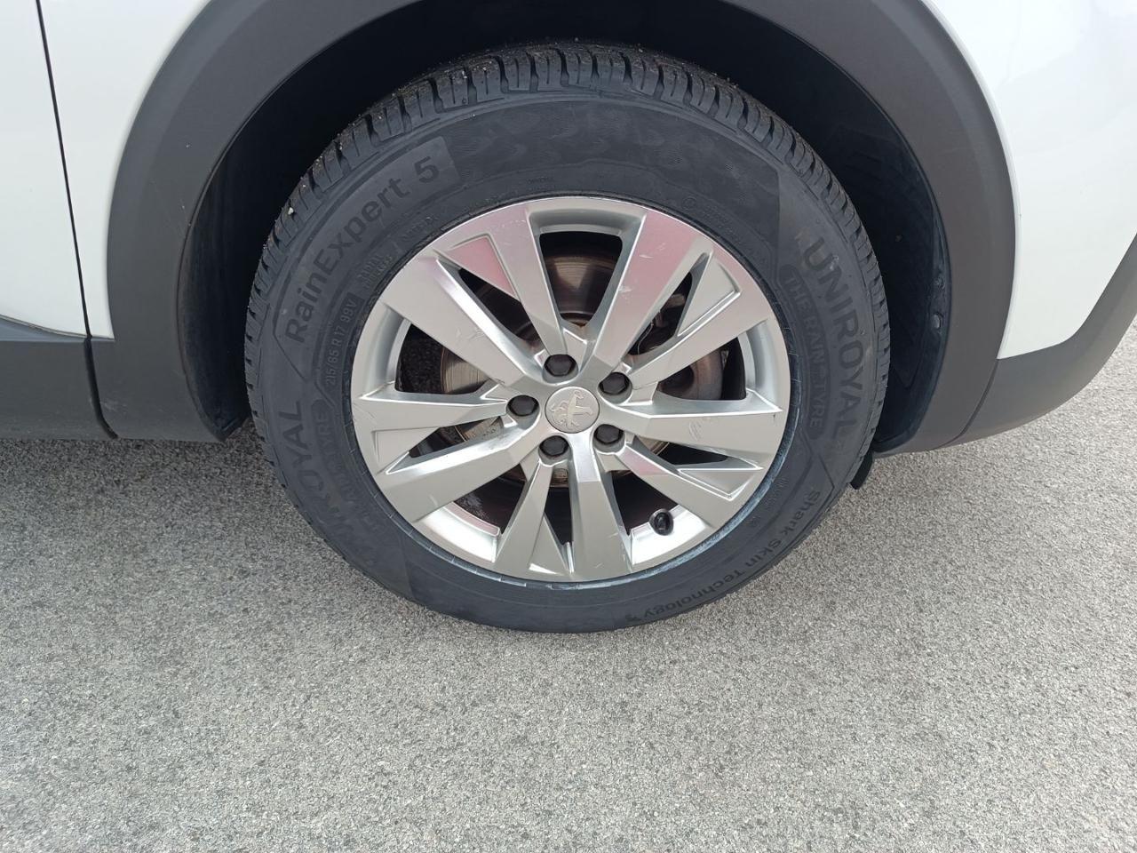 PEUGEOT 3008 BlueHDi 130 S&S EAT8 Allure