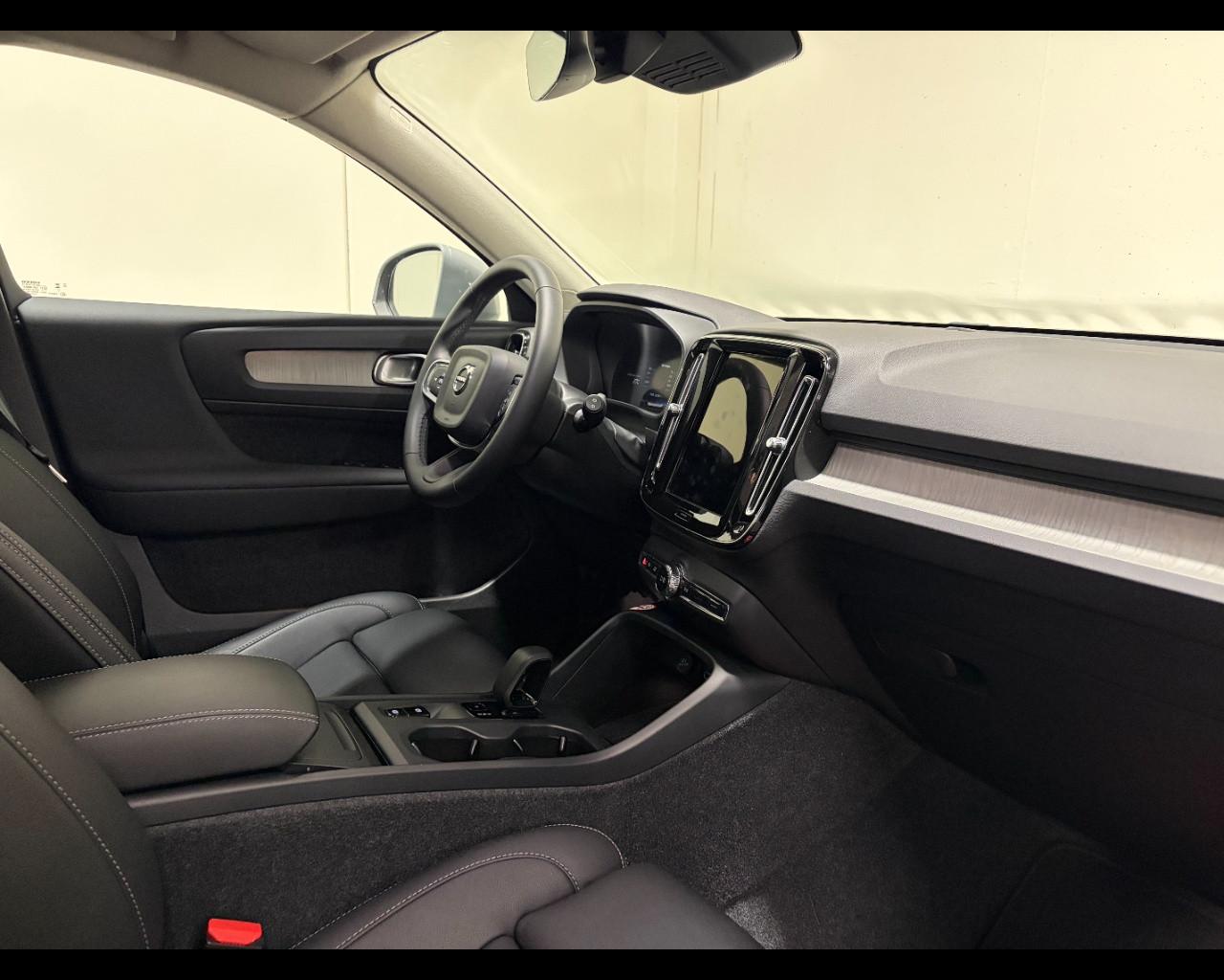 VOLVO XC40 CORE B3 AUTO