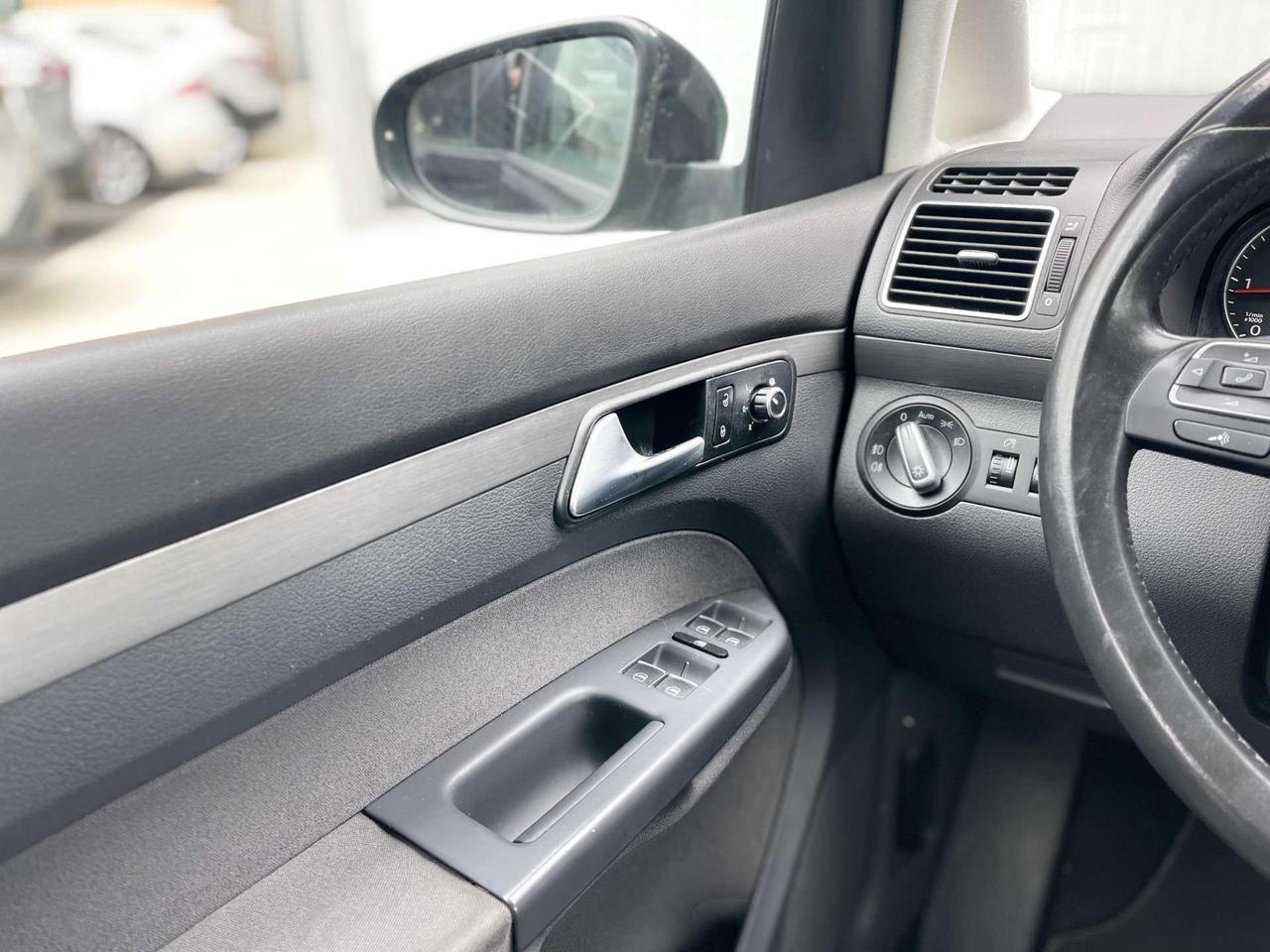 Volkswagen Touran 1.6 Diesel 105CV E5 Neo - 2013