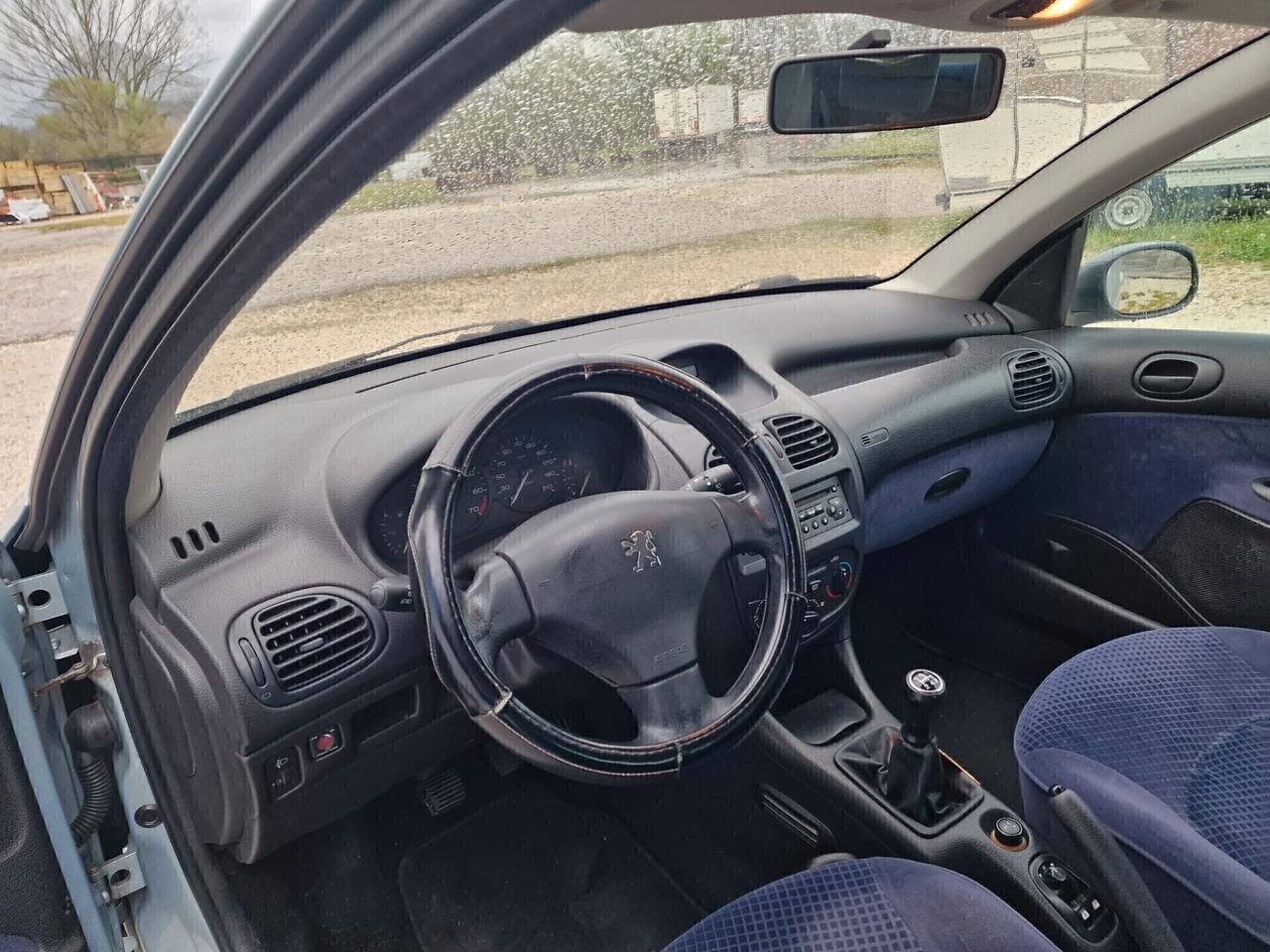 Peugeot 206 1.1 3p. XT