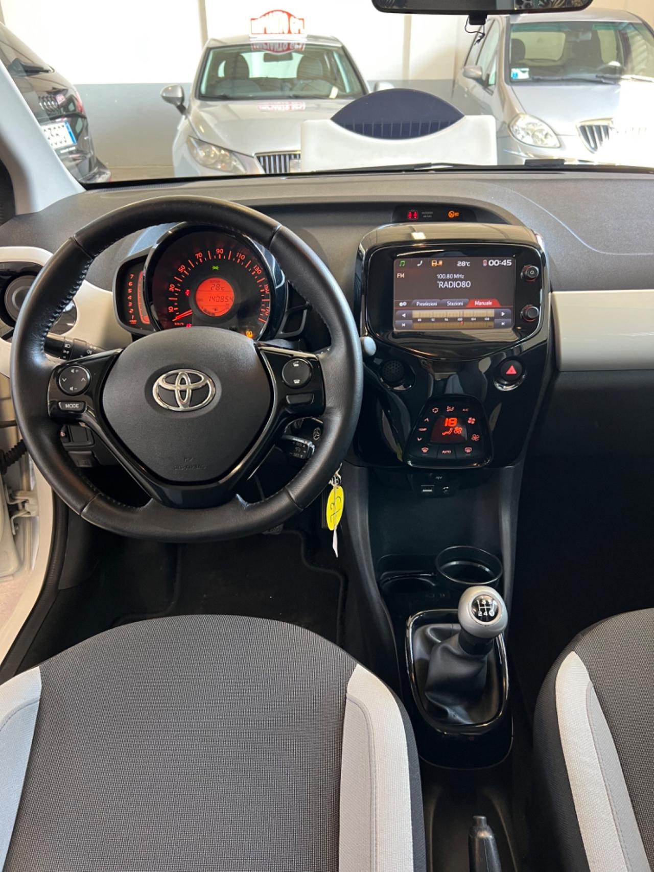 Toyota Aygo 1.0 VVT-i 69 CV 5 porte x-cite MMT
