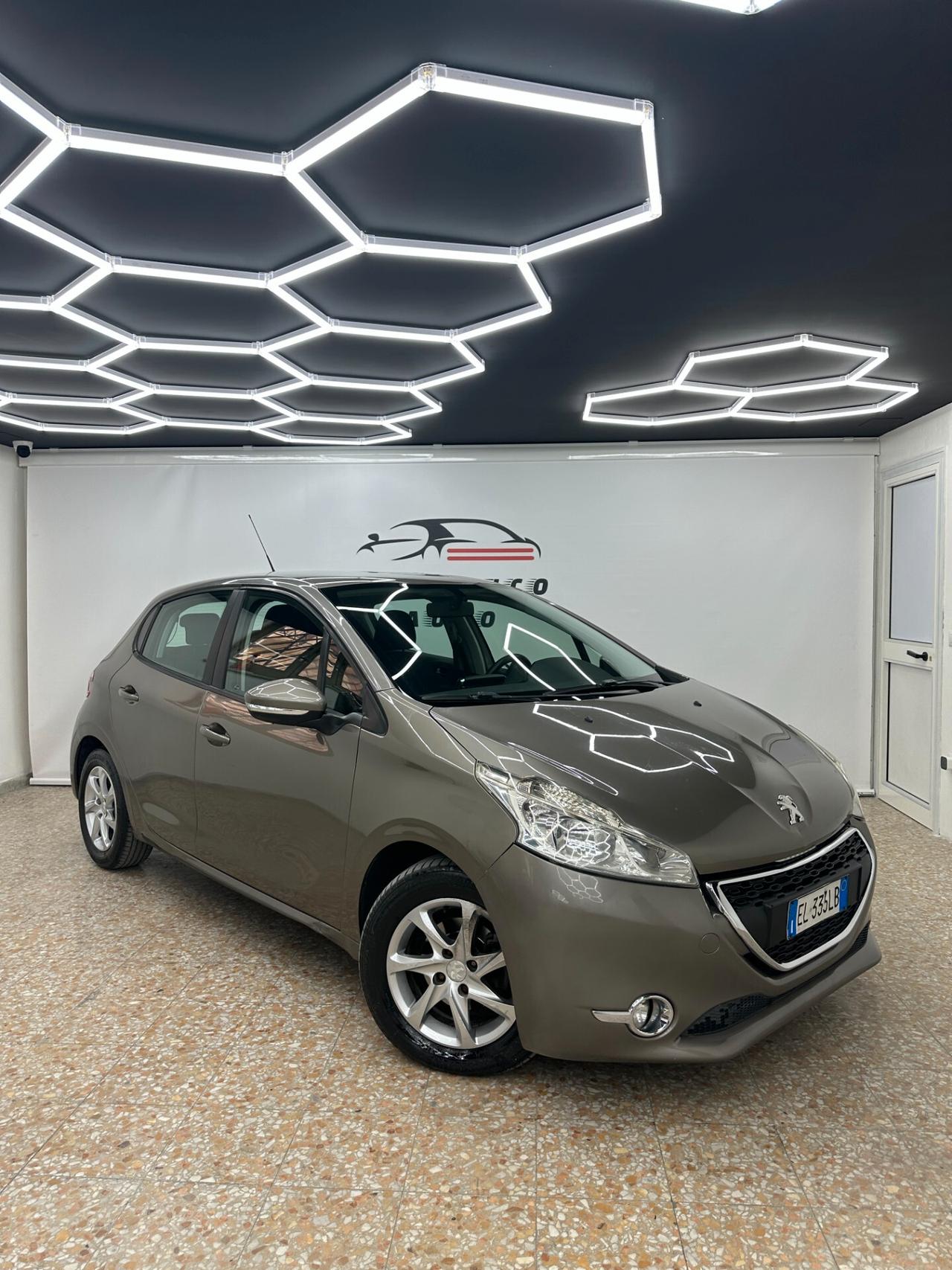 Peugeot 208 1.4 HDi 68 CV 5 porte Allure