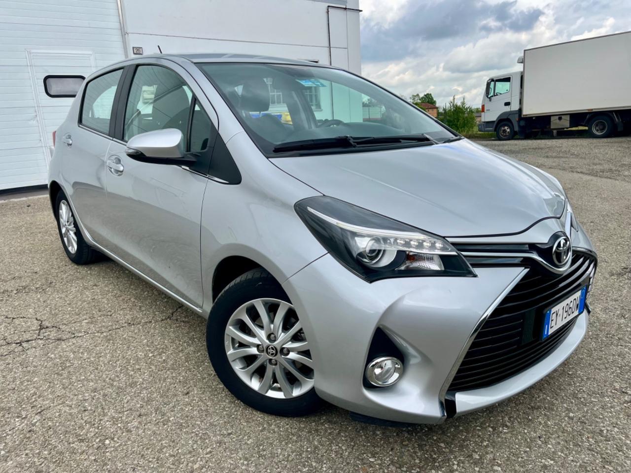 Toyota Yaris 1.3benz 2015 90.000km perfetta per neopatentati