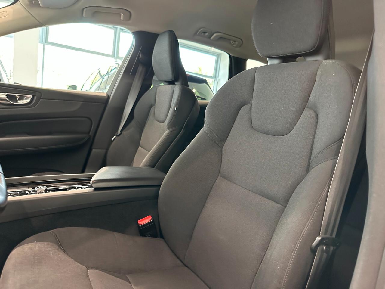 Volvo XC60 B4 (d) AWD Geartronic Momentum VAN