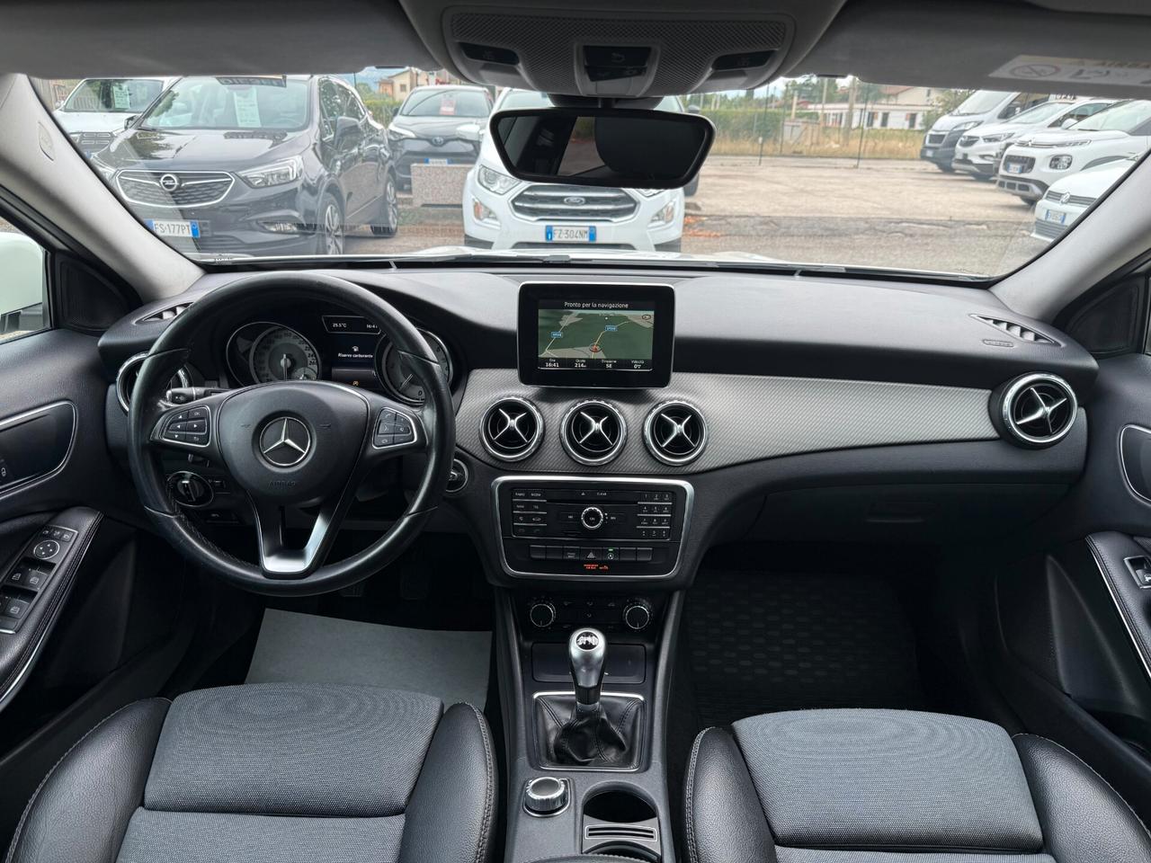 " DA VETRINA " Mercedes-benz GLA 180 d Business