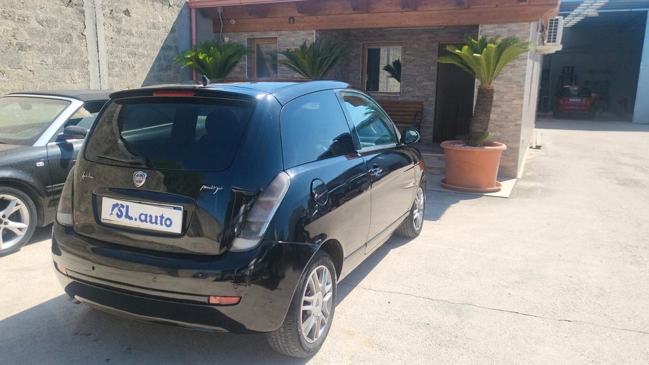 Lancia Ypsilon 1.3 MJT 75 CV Oro