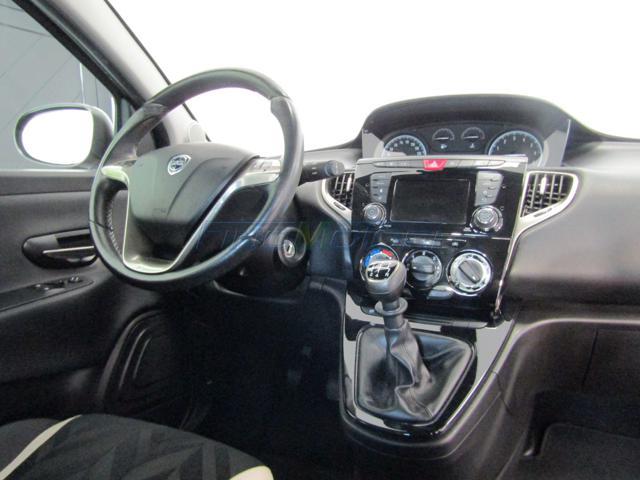 LANCIA Ypsilon 1.2 69 CV 5 porte NEOPATENTATI