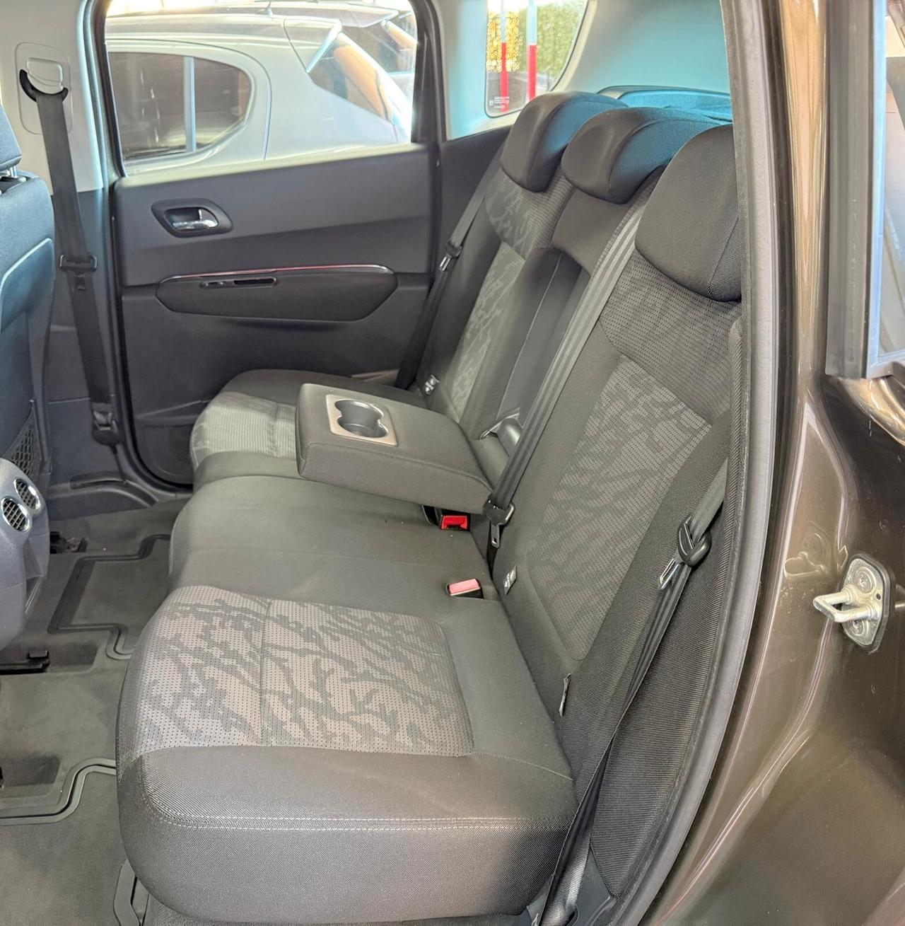 Peugeot 3008 1.6 HDi 110CV cambio robotizzato Premium