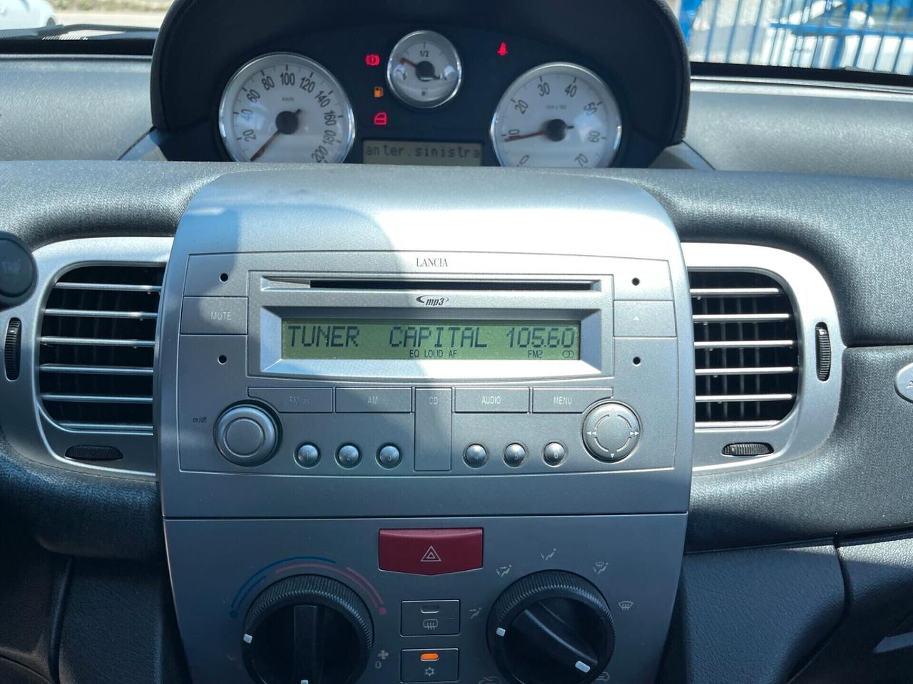 Lancia Ypsilon 1.3 MJT 75 CV Unyca