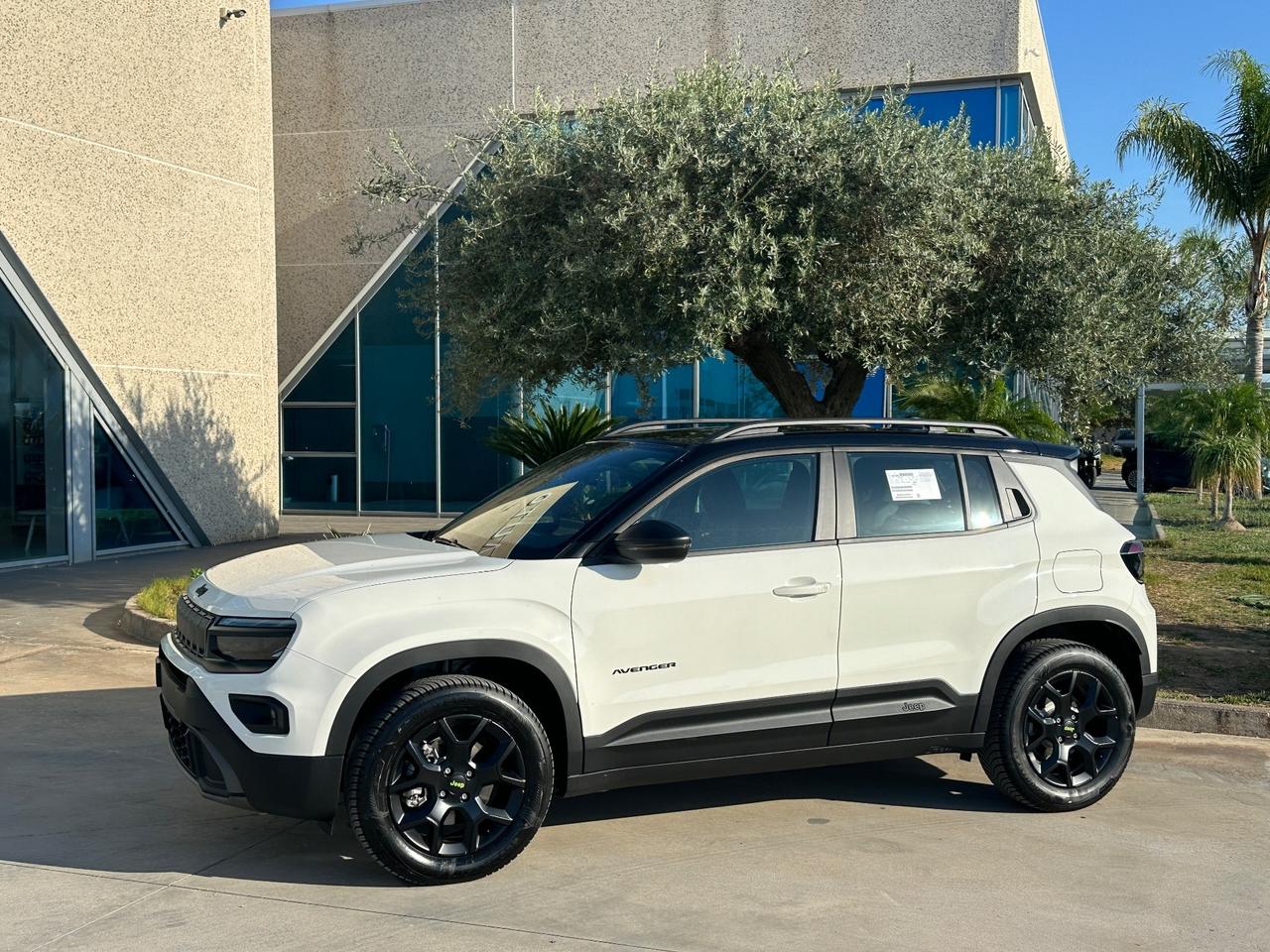Jeep Avenger 1.2 Upland 4xe possibilità noleggio no scoring