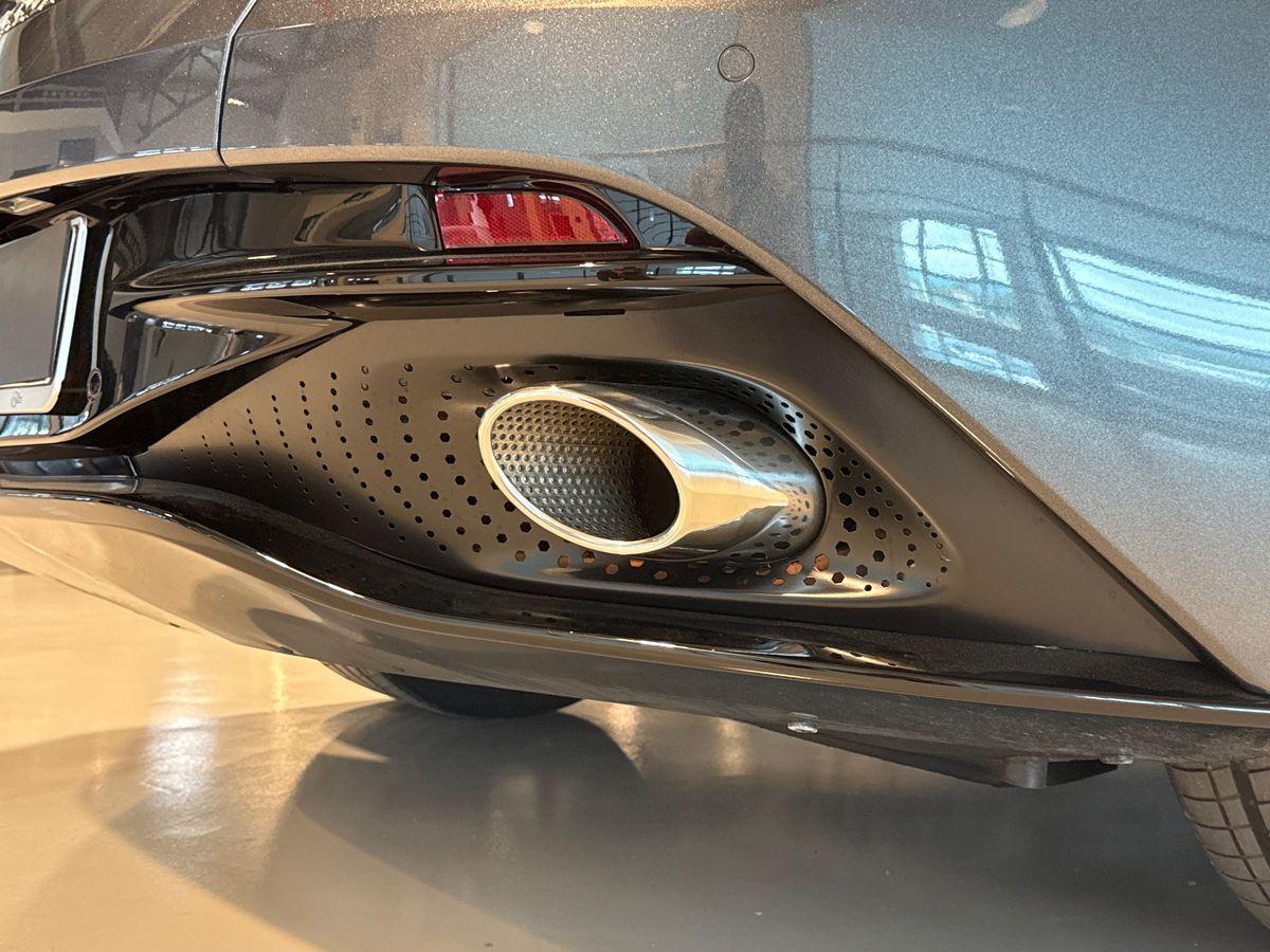 ASTON MARTIN DB11 Coupe 4.0 V8 auto